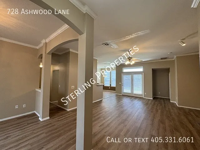 728 Ashwood Ln — Photo 5