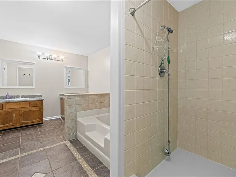 4496 Windsor Oaks Dr — Photo 32