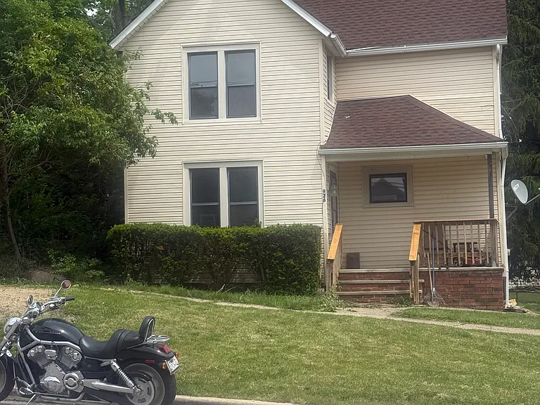 926 High St — Photo 1