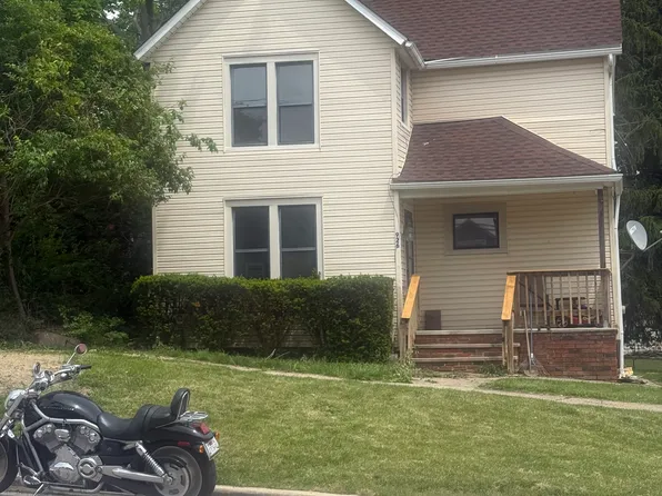 926 High St, Fairport Harbor, OH 44077