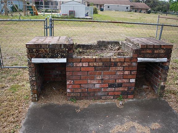 5th image of 726 Avenue L SW