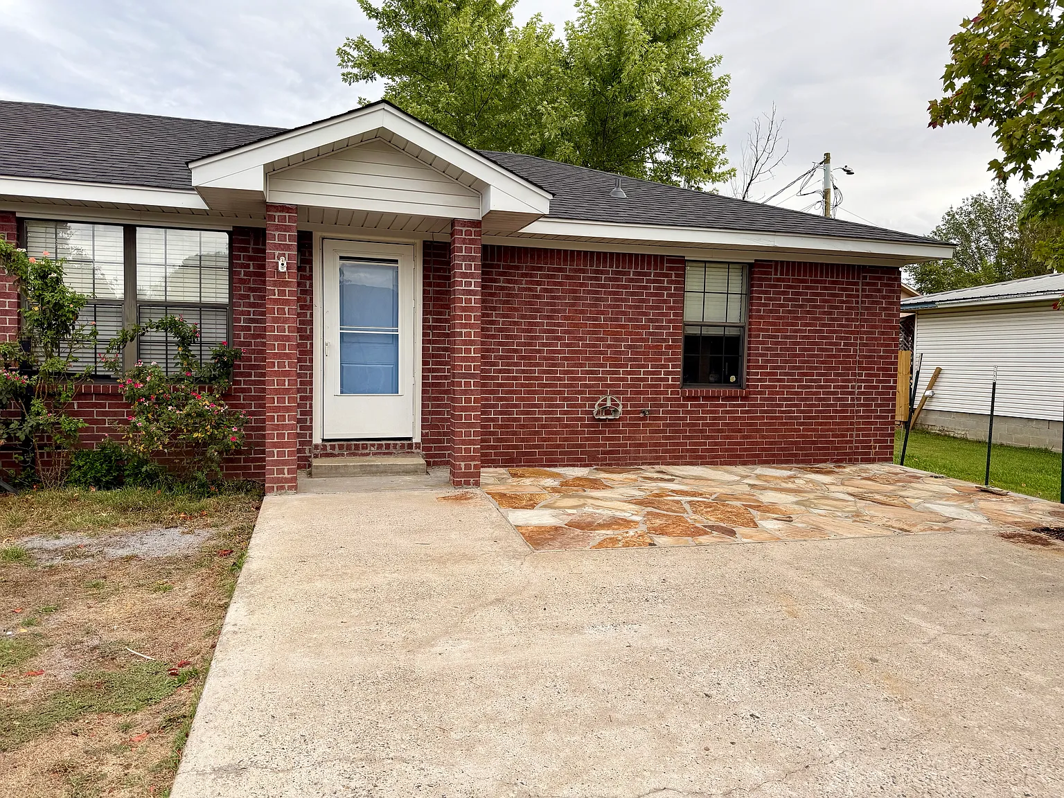 2 bed, 1000 sqft, $1,000 — Photo 2