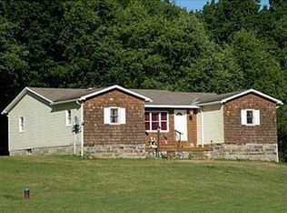 148 Irishtown Rd, Grove City, PA 16127