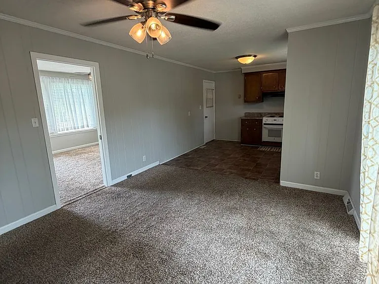 160 E Regent Dr — Photo 16