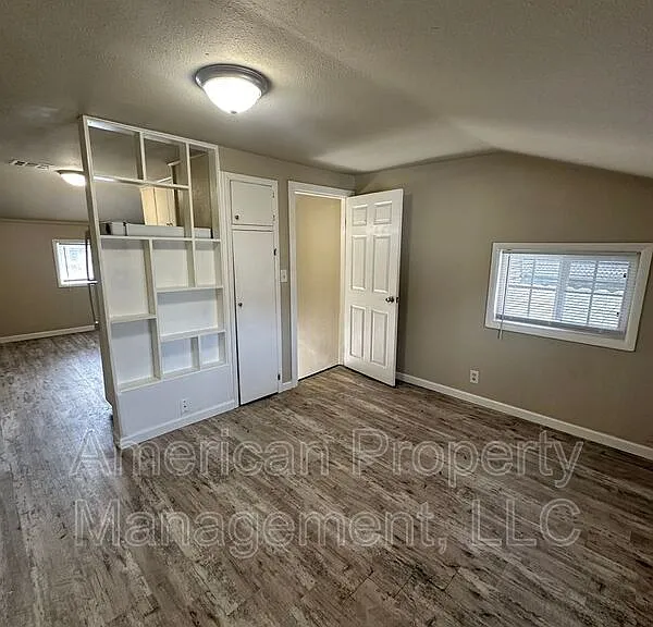 3605 1/2 E 16th St #B — Photo 7
