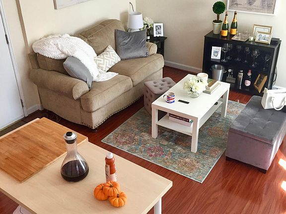 Living room/Eating area