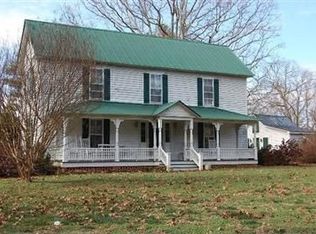 9023 McCray Farms Dr, Hickory, NC 28601