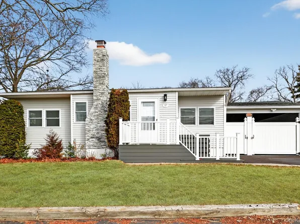 47 Weeks Road, North Babylon, NY 11703