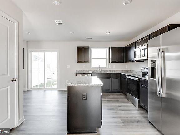 3rd image of 7301 Statesman Blvd