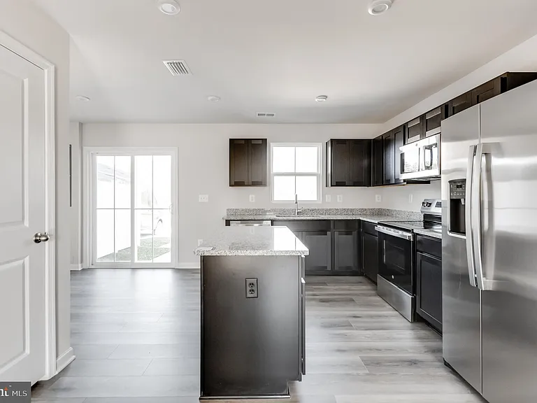 7301 Statesman Blvd — Photo 3