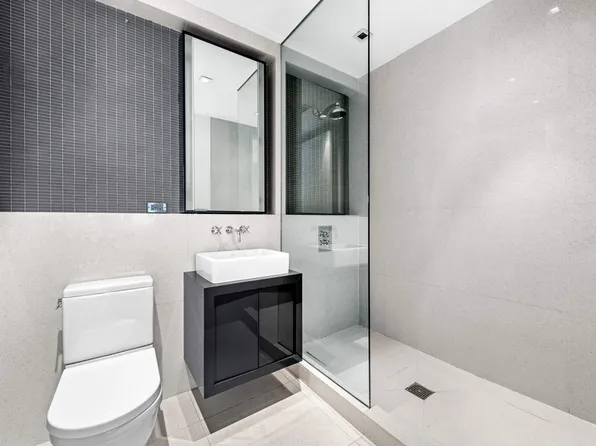 300 East 23rd Street image 5 of 13