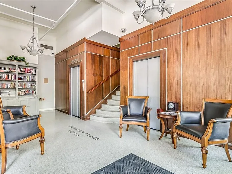 910 Houston St #301 — Photo 5
