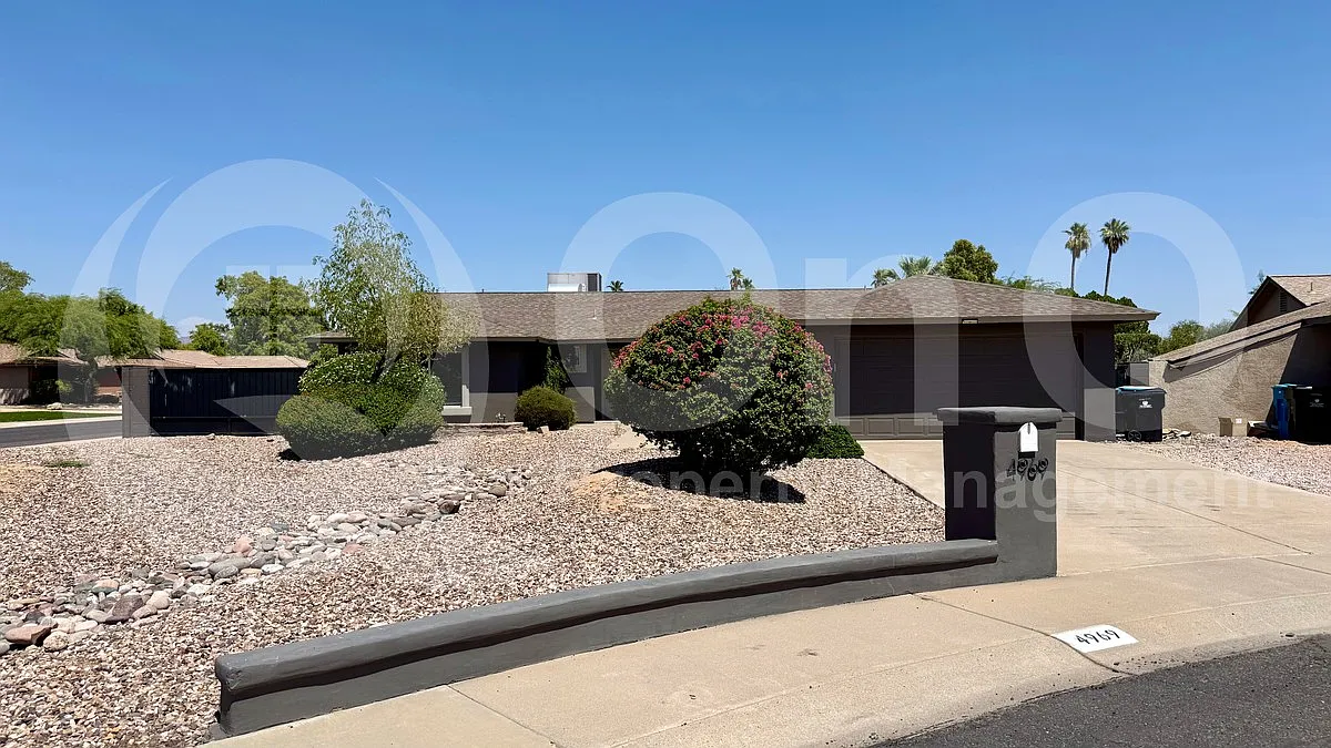 3 bed, 2.0 bath, 1817 sqft, $3,899 — Photo 2