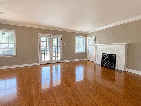 4th image of 7334 Pershing Ave #2W