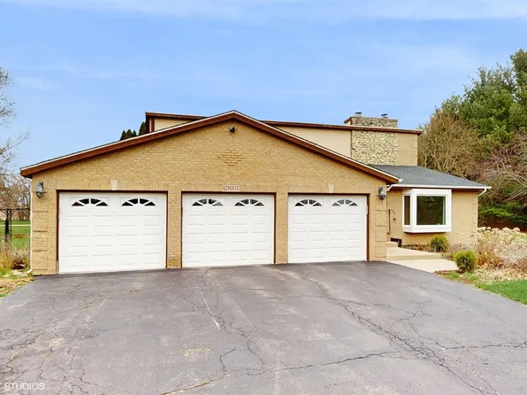 12N571 Jackson Dr, Elgin, IL 60124