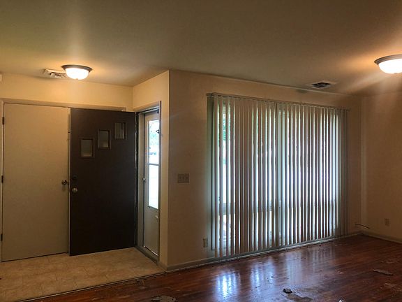 3rd image of 2946 S Bennett Ave