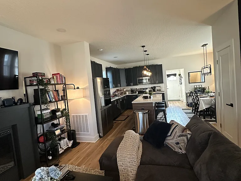 157 N Powell Ave — Photo 5