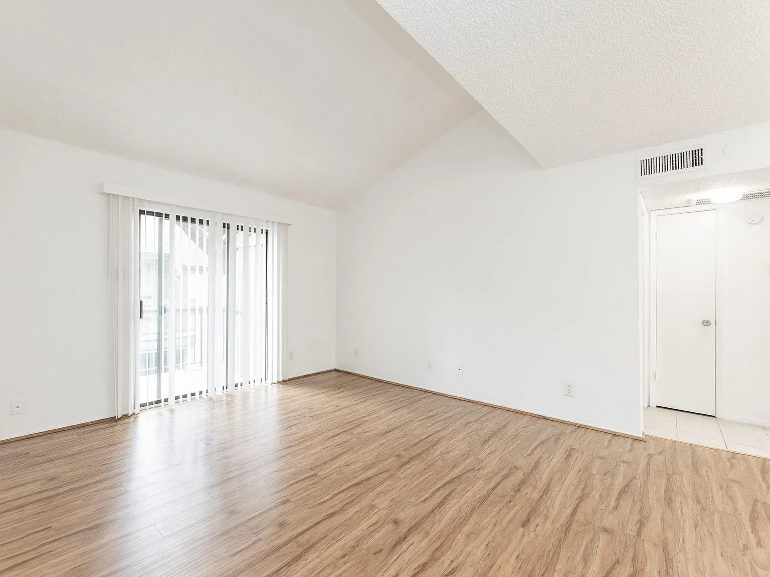 10047 Westpark Dr — Photo 4