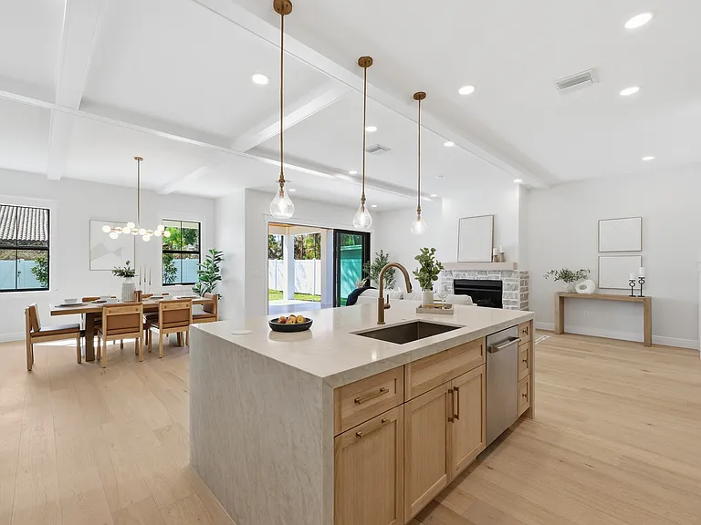 920 W Alfred St — Photo 28