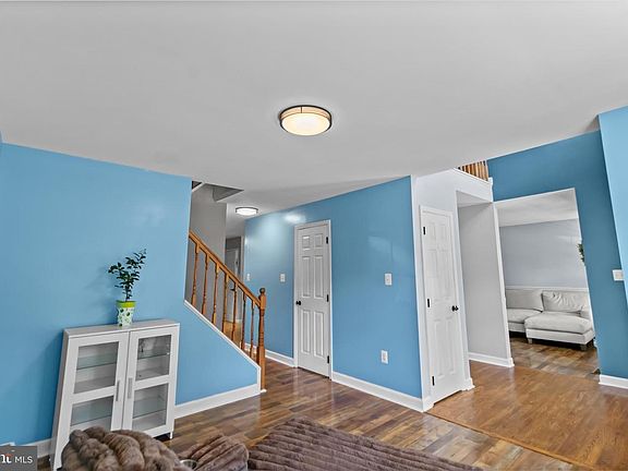 4th image of 1525 Sharpes Ct