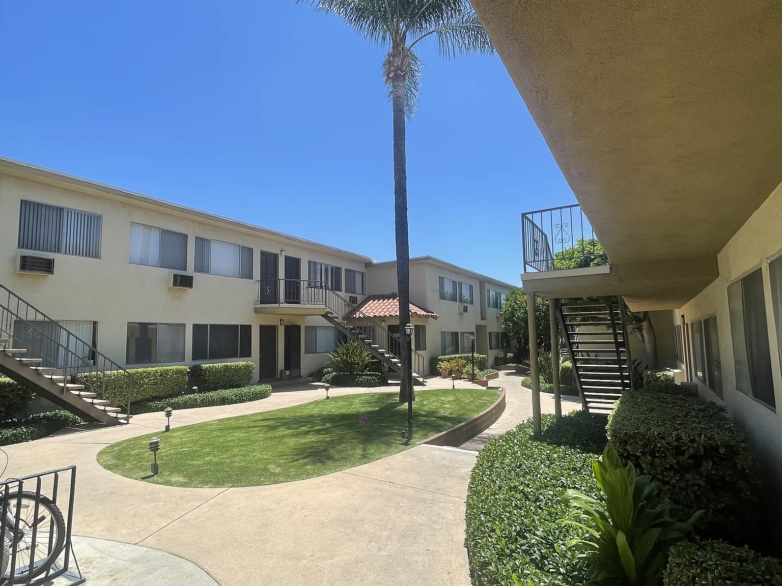 Palm Terrace Apartments — Photo 4