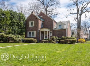 258 Park Ave, Manhasset, NY 11030