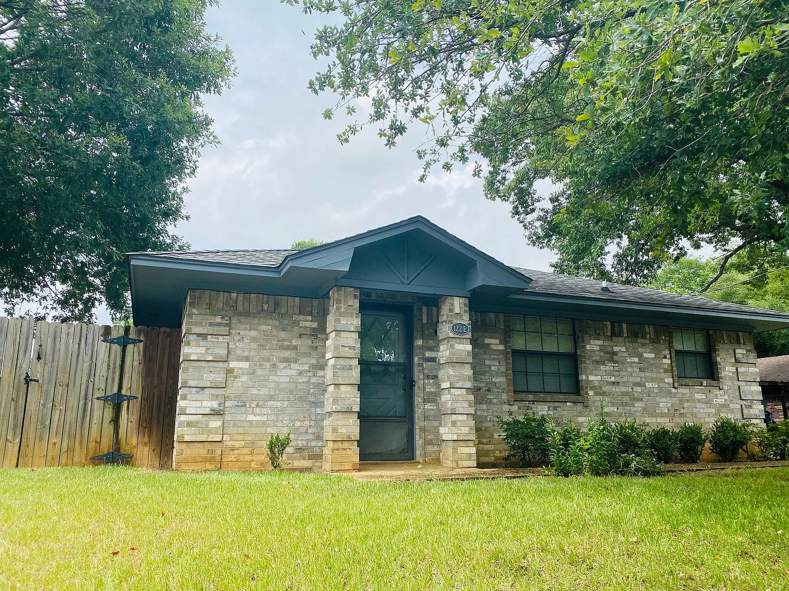 2 bed, 950 sqft, $1,050 — Photo 2