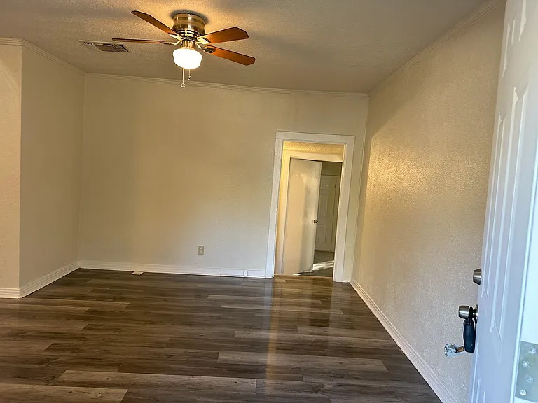 5520 Greenlee St — Photo 6