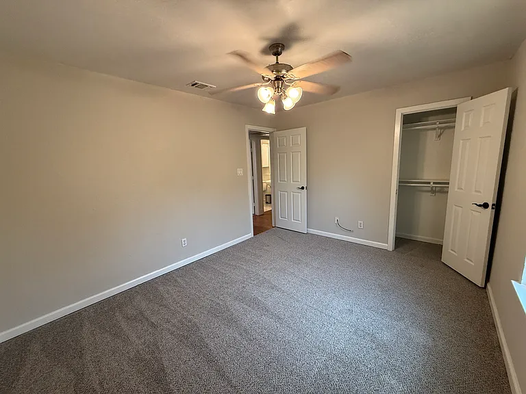 2nd bedroom w Closet