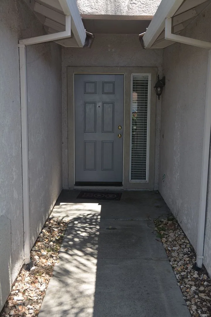 Sharp and clean Dallas Ranch area 4 bedroom, 2 bath home with 1,533 sq. ft — Photo 2