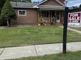 19 Chestnut St, West Middlesex, PA 16159