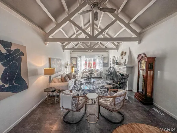 121 Country Club Pl, Belleville, IL 62223