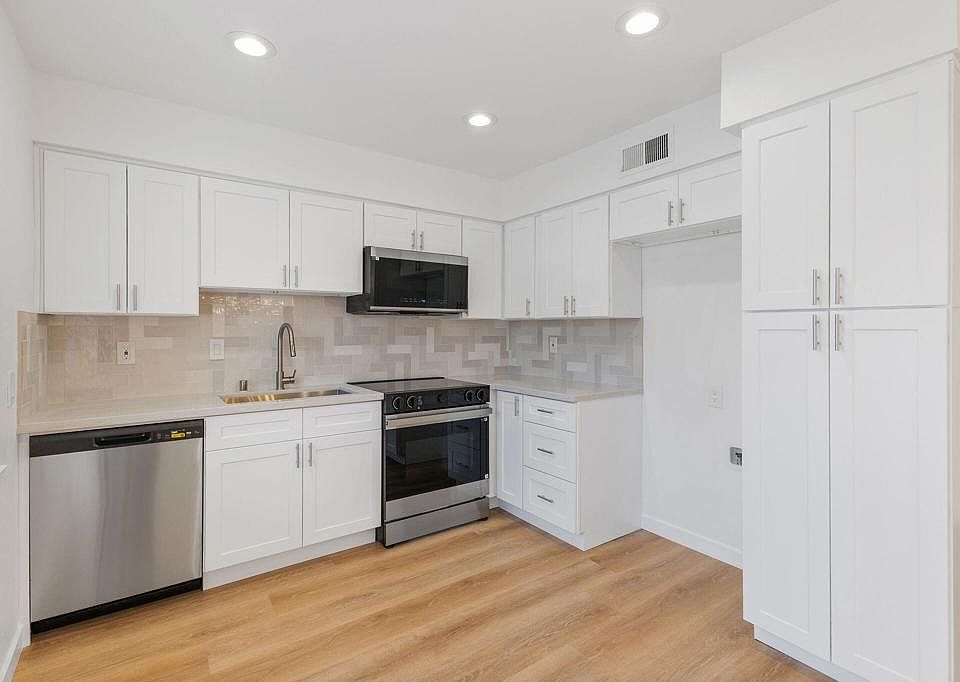 1st image of 6117 Arroyo Rd Unit 4