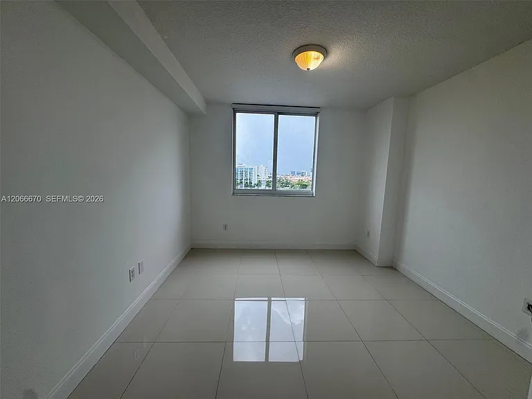 18800 NE 29th Ave #1005 — Photo 9