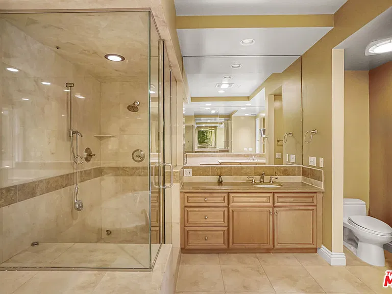132 S Maple Dr #201 — Photo 25