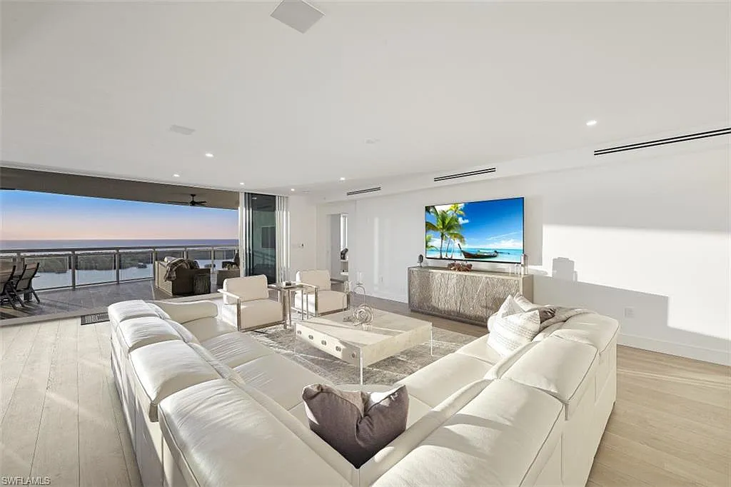 4 bed, 4.5 bath, 3290 sqft, $50,000 — Photo 3