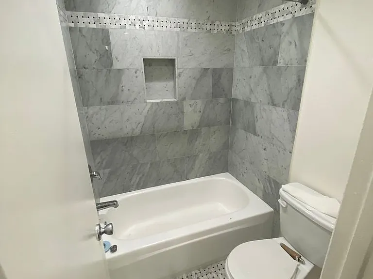 West Knoll Plaza Apartments — Photo 12