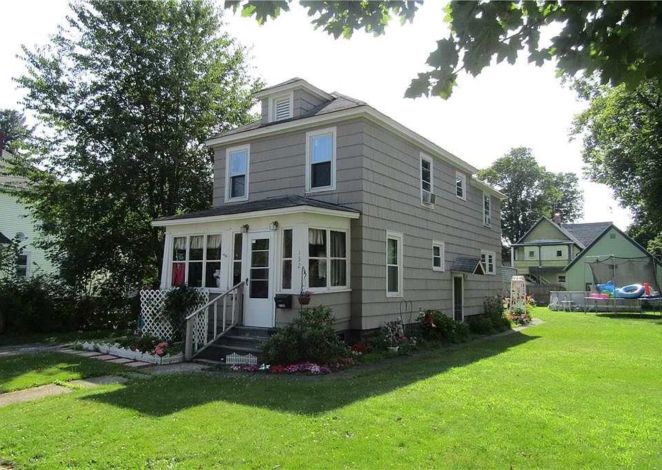 1st image of 132 E Pearl St