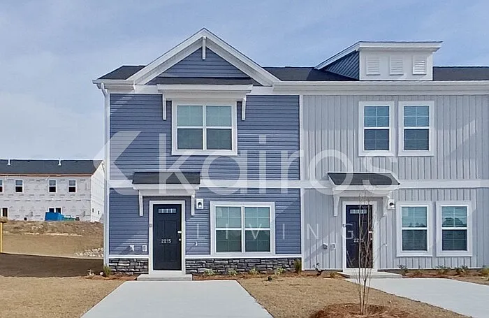2215 Banyon Cir — Photo 1