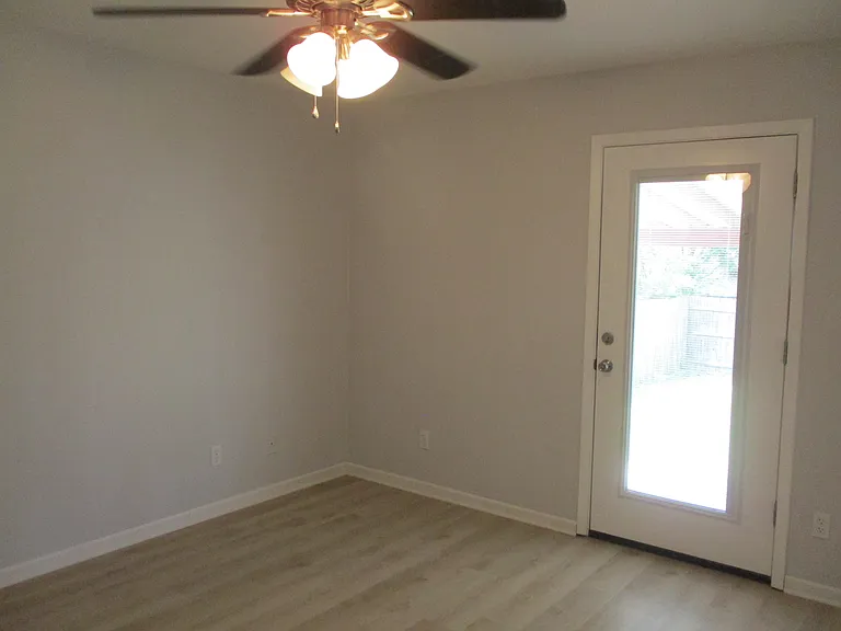 1906 Castle Gate Cir — Photo 22