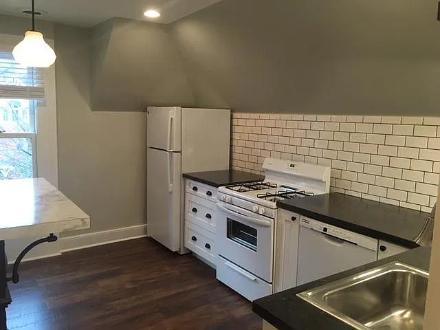1 bed, 900 sqft, $900 — Photo 2