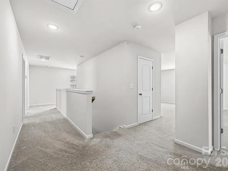 7024 Maple Run Cir — Photo 37