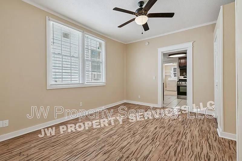 2 bed, 1.0 bath, 800 sqft, $1,200 — Photo 4