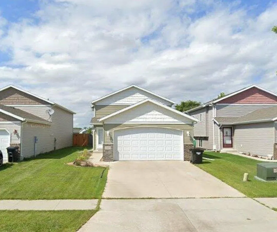 3 bed, 2.0 bath, 2014 sqft, $2,150 — Photo 1