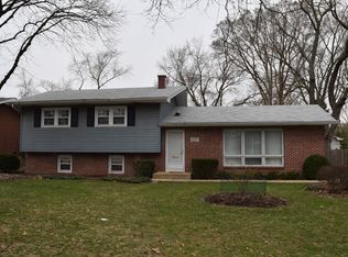 127 Elmwood Dr, Naperville, IL
