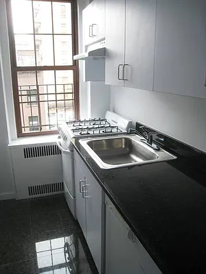 Rented by City Connections Realty | media 8