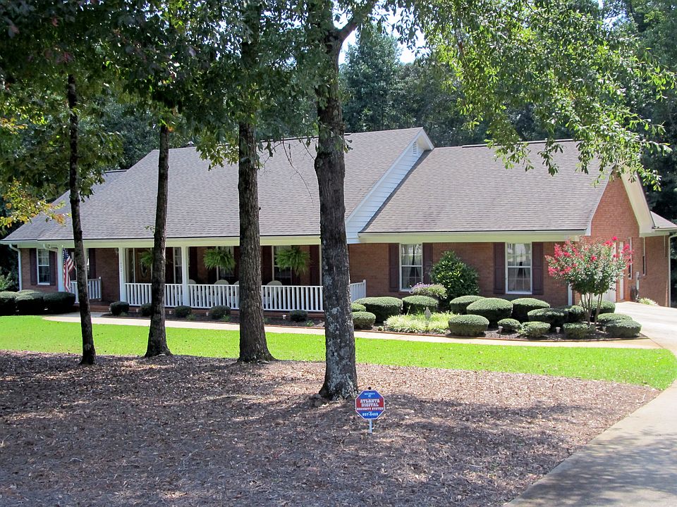 2nd image of 470 Holly Hills Ln