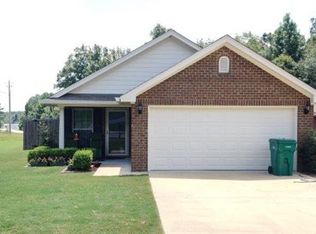 11 Vann Ct, Millbrook, AL 36054