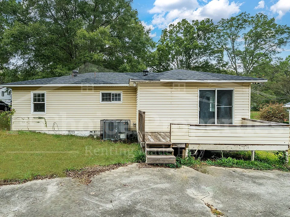 305 Rose Hill Rd