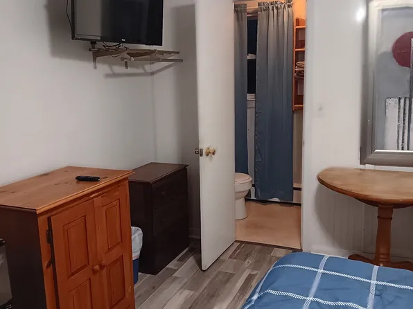 803 Western Ave, Manchester, ME 04351